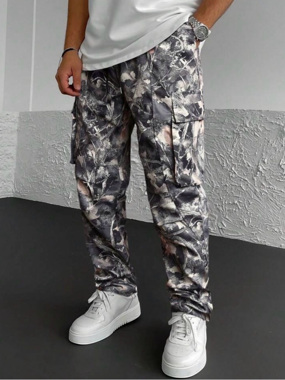 Men's Grey Camouflage Cargo Pants - Casual Utility Style